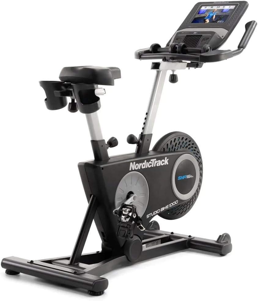 Ce vélo d'appartement NordicTrack Studio Bike 1000 est équipé d'un écran tactile HD de 10" pour suivre des entraînements interactifs
